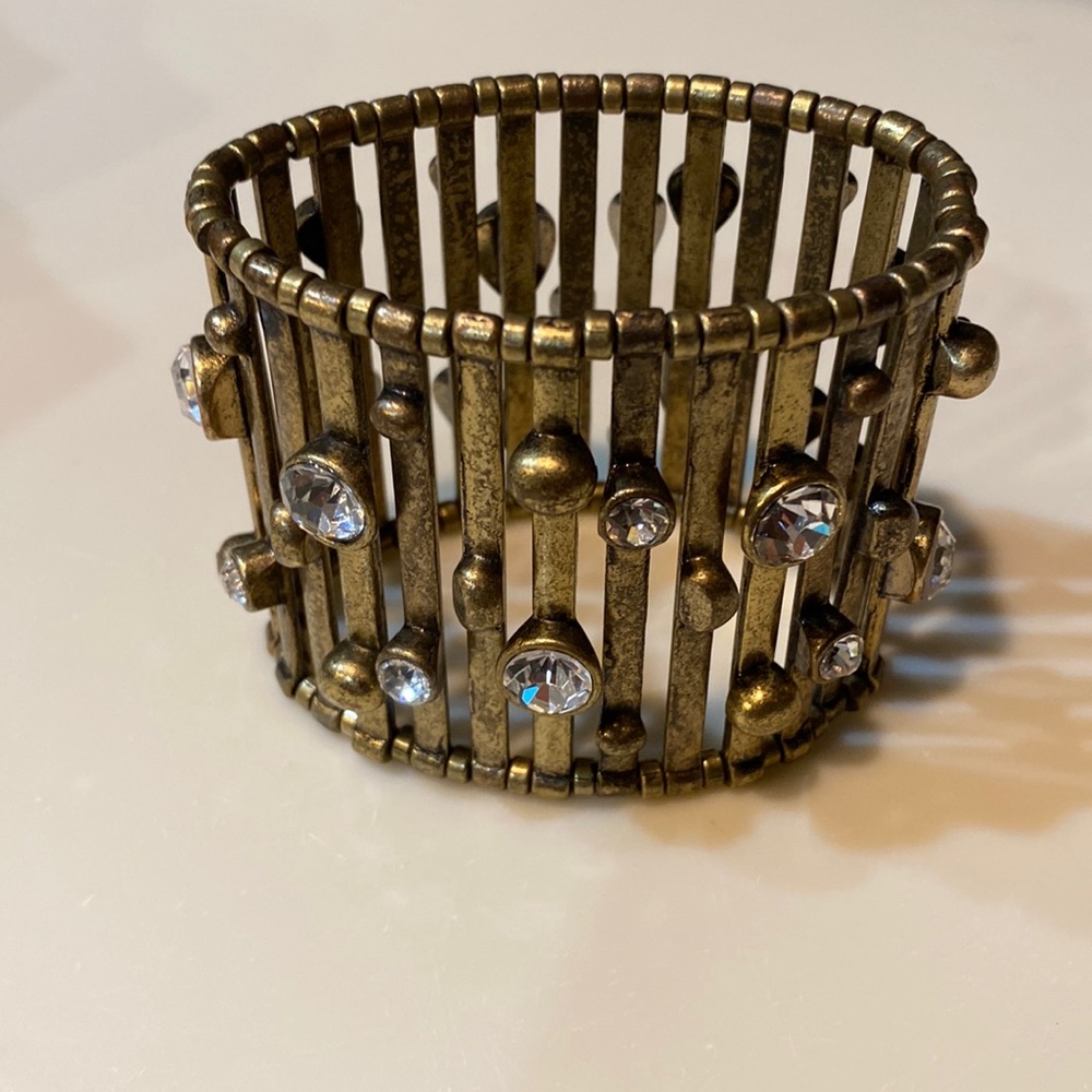 Brass & rhinestone stretchy bracelet.